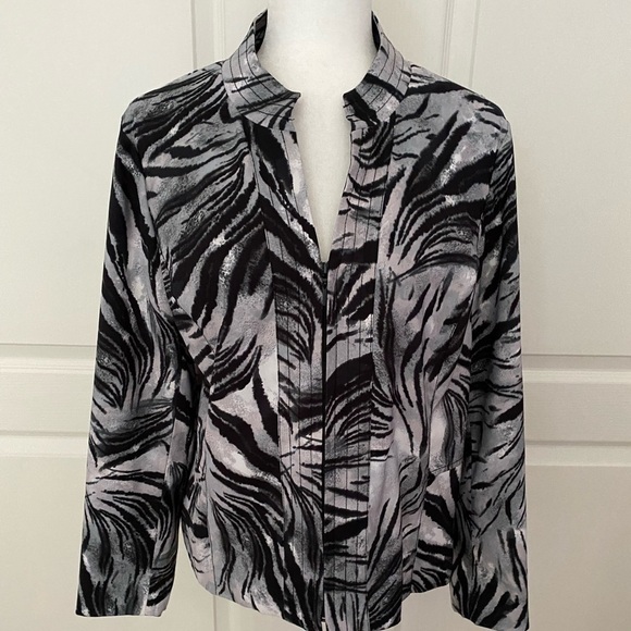 Black, gray & white design front zip lightweight jacket - Picture 1 of 8